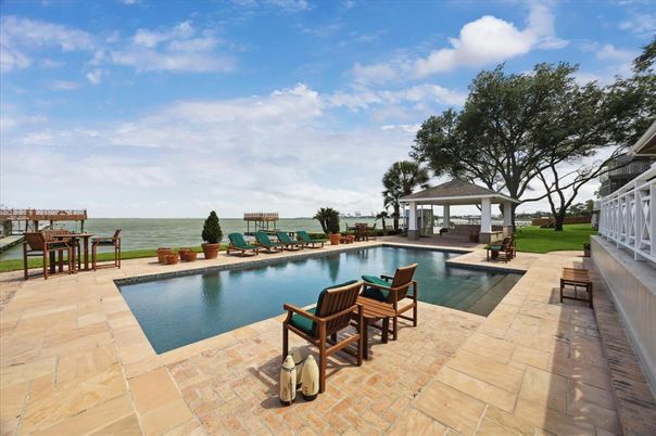 Exterior, Pool, Water
