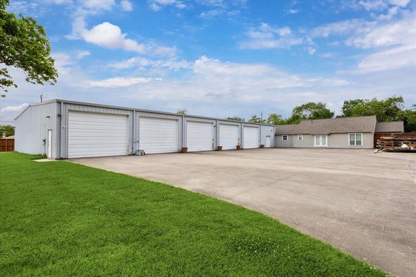 Backyard, Detached Garage, Exterior