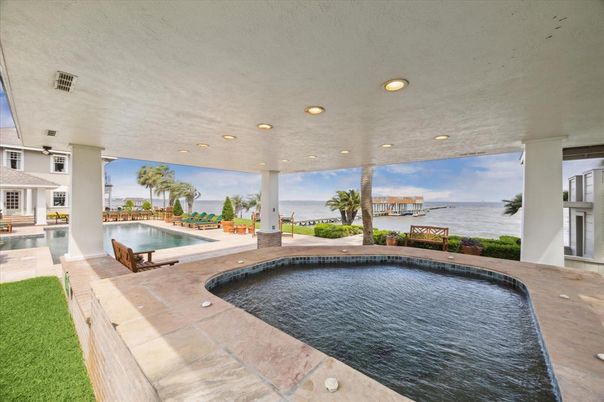 Exterior, Pool, Water