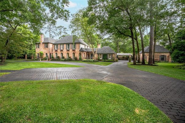 Backyard, Exterior, Facade, Brick Facade, French Provincial