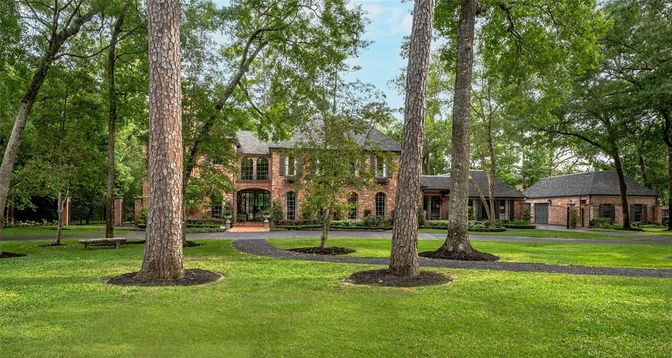 Backyard, Exterior, Facade, Brick Facade, French Provincial