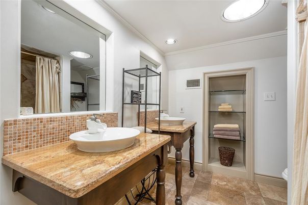 Bathroom, Interior, Recessed Lighting