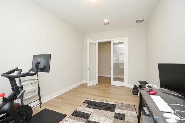 Fitness Equipment, Interior, Recessed Lighting, Wood Texture Flooring