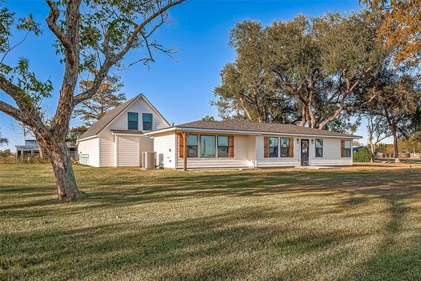 Backyard, Exterior, Facade, Farmhouse
