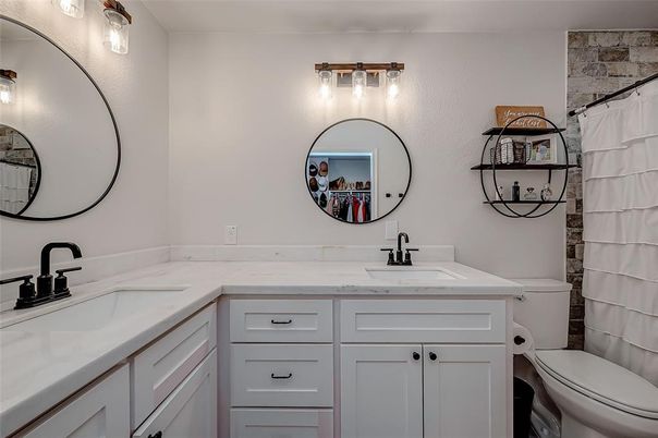 Bathroom, Dual Sink Vanities, Interior