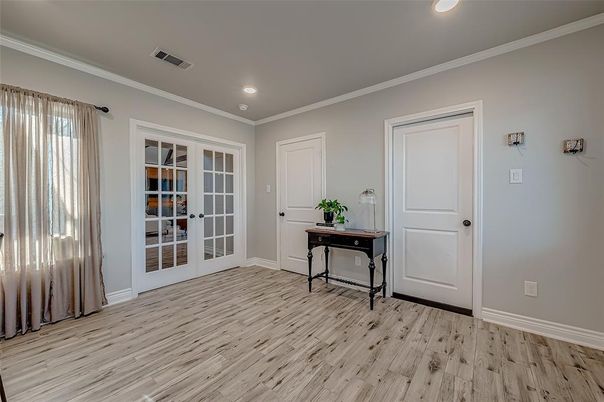 Interior, Recessed Lighting, Wood Texture Flooring