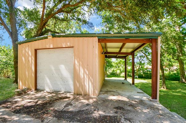 Detached Garage, Exterior