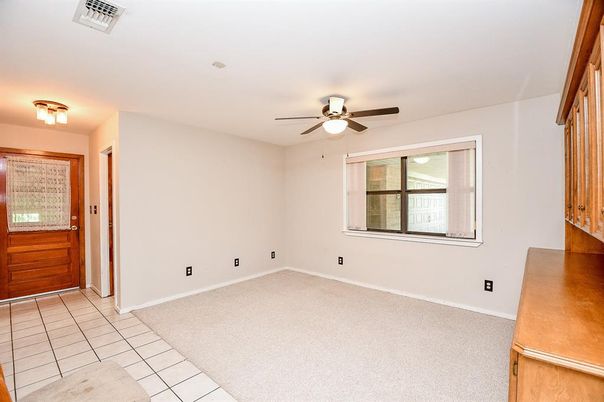 Empty room, Interior