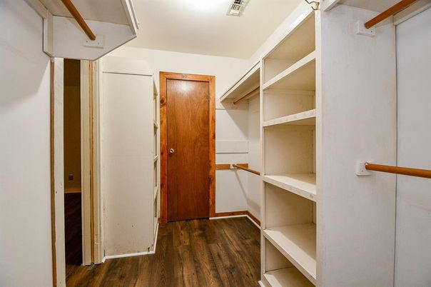 Interior, Walk-in Closets, Wood Texture Flooring