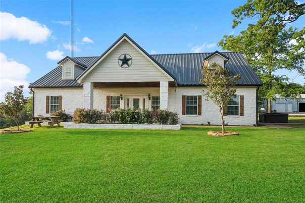 Backyard, Exterior, Facade, Farmhouse