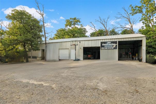 Detached Garage, Exterior