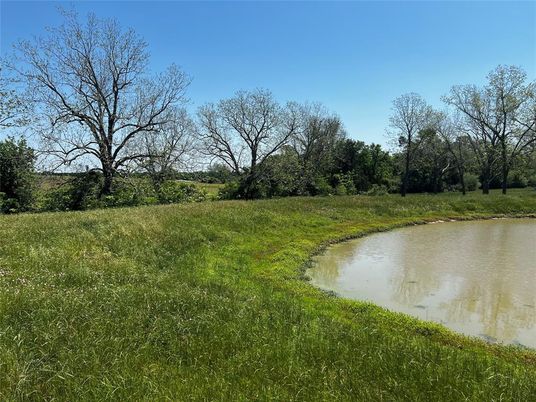 Exterior, Lake