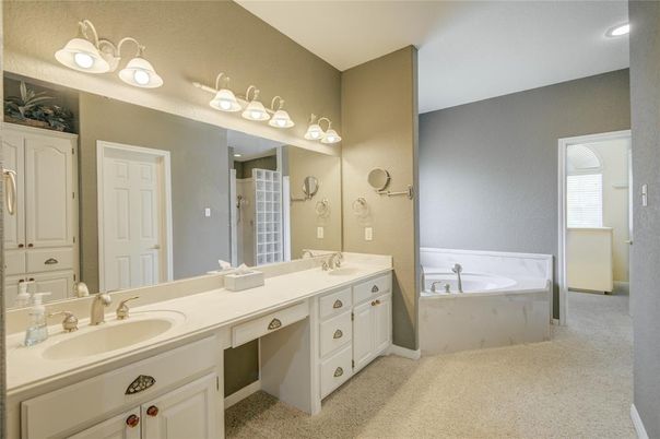 Bathroom, Dual Sink Vanities, Interior, Recessed Lighting