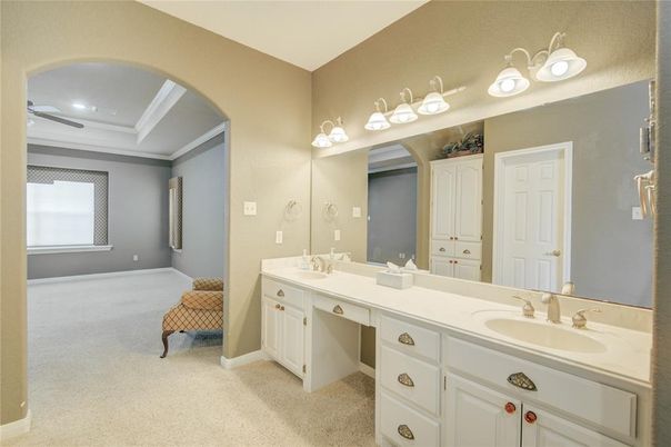 Bathroom, Dual Sink Vanities, Interior, Recessed Lighting