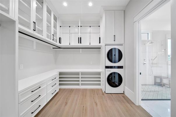 Interior, Recessed Lighting, Washer, Wood Texture Flooring