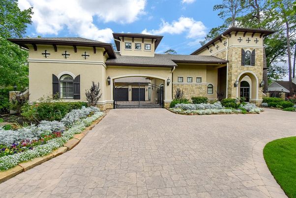 Attached, Exterior, Facade, Mediterranean