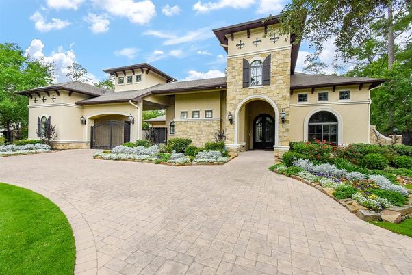 Attached, Exterior, Facade, Mediterranean