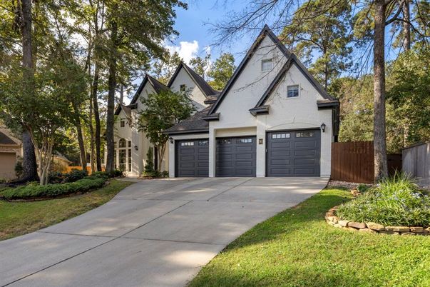 Attached, Exterior, Facade, Tudor Revival