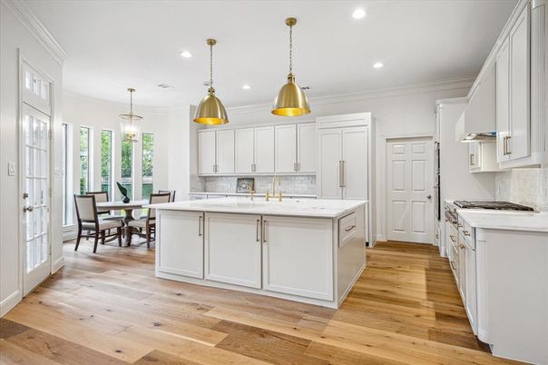 Dining room, Interior, Kitchen, Pendant Lights, Recessed Lighting, Wood Texture Flooring