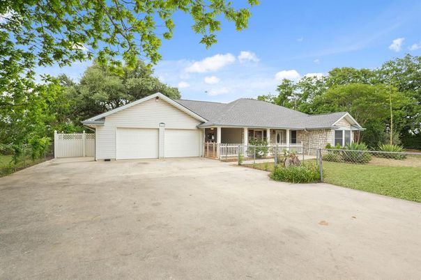 Attached, Backyard, Exterior, Facade, Brick Facade, Ranch