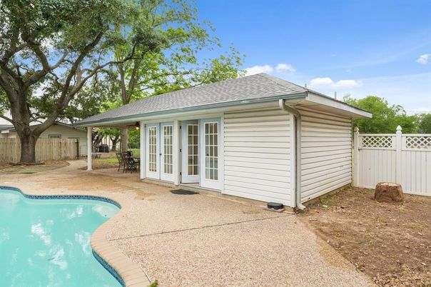 Exterior, Pool