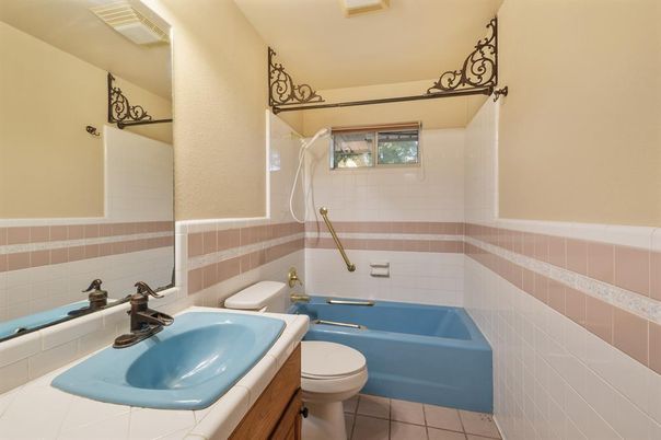 Bathroom, Interior, Tile Countertops