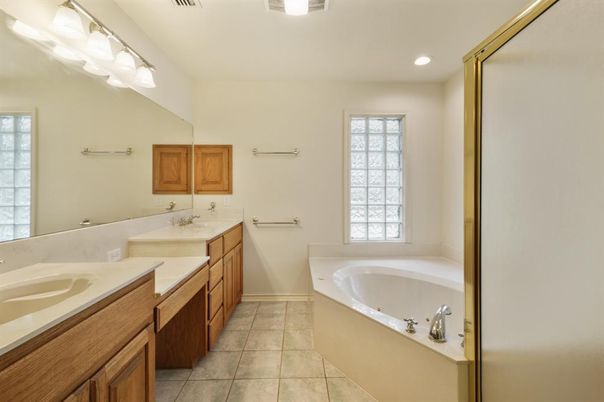 Bathroom, Dual Sink Vanities, Interior, Recessed Lighting