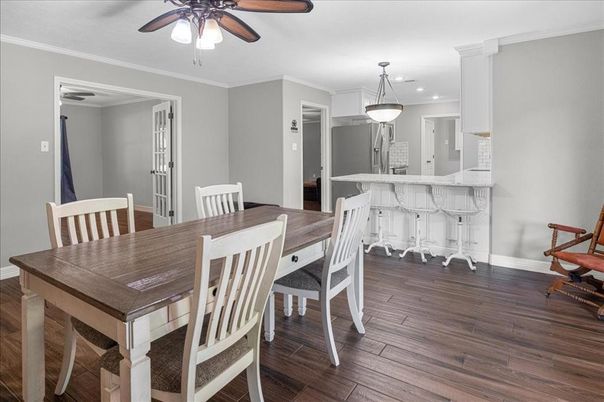 Dining room, Interior, Kitchen, Pendant Lights, Recessed Lighting, Wood Texture Flooring