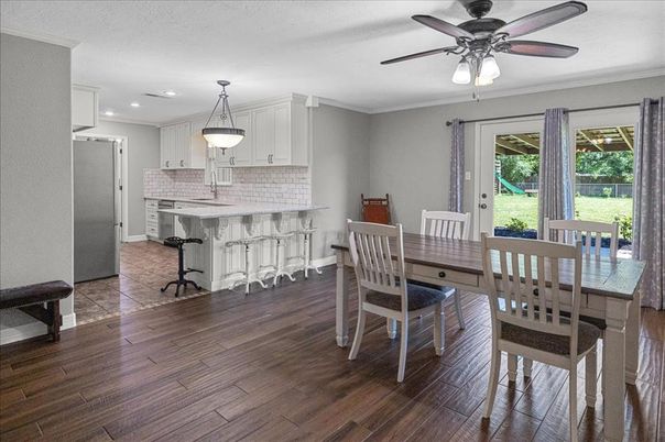 Dining room, Interior, Kitchen, Pendant Lights, Recessed Lighting, Wood Texture Flooring