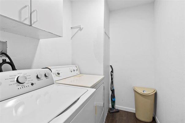 Interior, Washer, Wood Texture Flooring