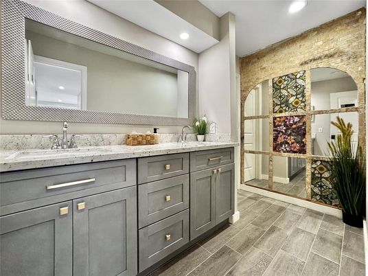 Bathroom, Dual Sink Vanities, Interior, Recessed Lighting