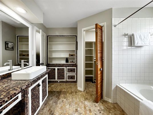 Bathroom, Dual Sink Vanities, Interior, Recessed Lighting