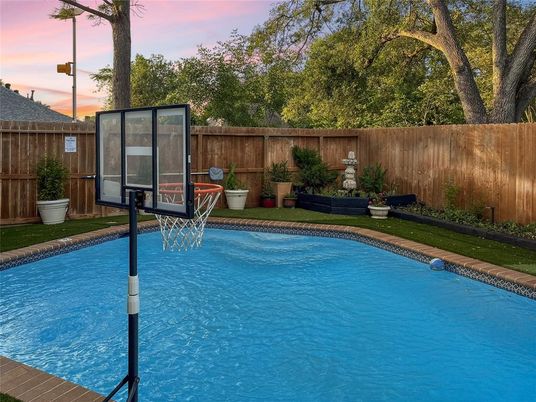 Exterior, Playground, Pool