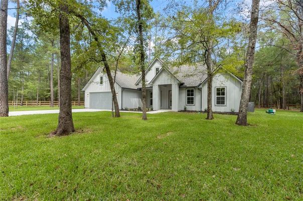 Backyard, Detached Garage, Exterior