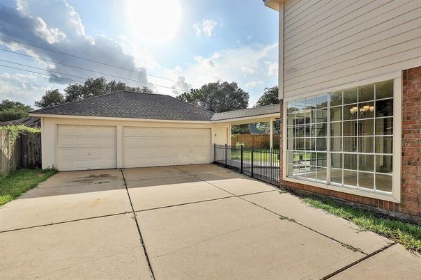 Detached Garage, Exterior