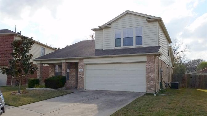 Attached, Exterior, Facade, Brick Facade, American Craftsman