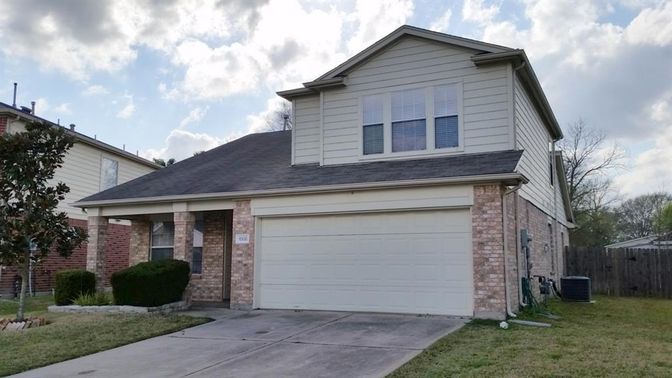 Attached, Exterior, Facade, Brick Facade, American Craftsman