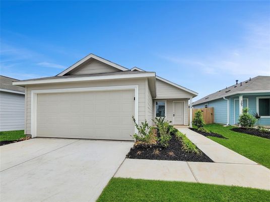 Attached, Exterior, Facade, Ranch