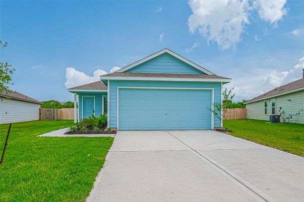 Attached, Exterior, Facade, Ranch