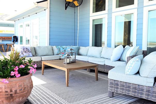 Exterior, Living room