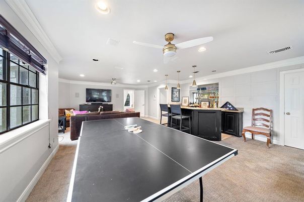 Game Room, Interior, Living room, Pendant Lights, Recessed Lighting