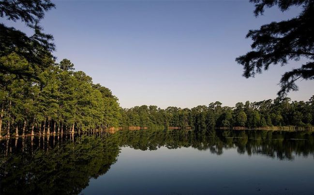Exterior, Lake