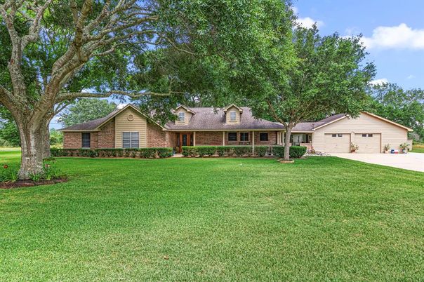 Attached, Backyard, Exterior, Facade, Brick Facade, Ranch