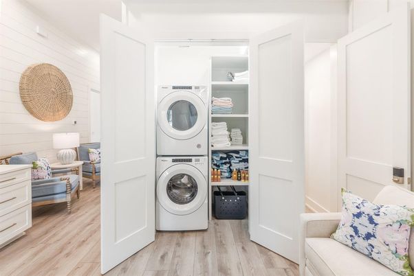 Interior, Utility Closets, Washer, Wood Texture Flooring