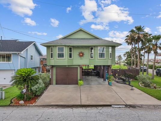 Attached, Exterior, Facade, Raised Ranch