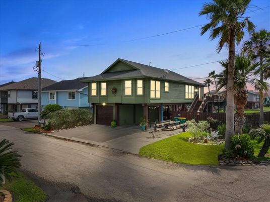 Attached, Exterior, Facade, Raised Ranch