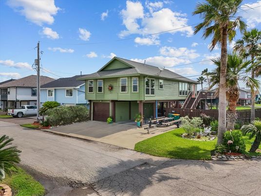 Attached, Exterior, Facade, Raised Ranch