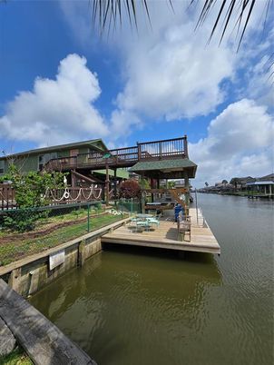 Exterior, Lake