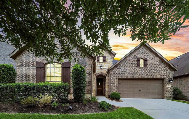 Attached, Exterior, Facade, Brick Facade, Brick Traditional