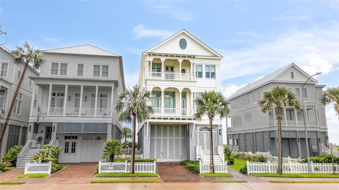 Exterior, Facade, Rowhouse